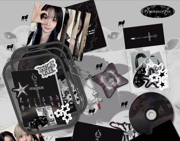 2. Nmixx (JYP) - Fe304 3rd EP (Limited album random Blackver). IDR price list : 400 Rp. Fe304 3rd Ep list : PVC pouch, pvc keyring, symbol keyring, mini cd r, envelope cd, photo book (all mem), photocard (1 of 6), unit photocard ( 1 of 3), stiker set (