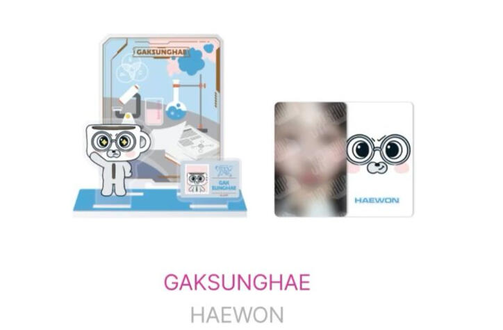 4. Nmixx haewon gaksunghae merchandise JYP - Haewon gaksunghae. IDR price list : 400 Rp. Include : 1 standee acrilic Haewon gaksunghae carakter, 1 selca photocard haewon (1 of 2)..